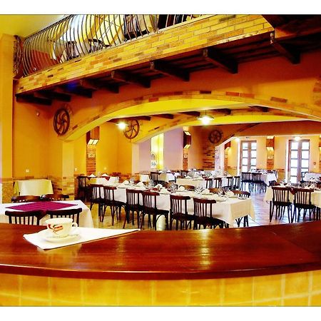 Malomudvar Etterem Cukraszda Panzio Es Rendezvenyhaz Gyongyos Ngoại thất bức ảnh