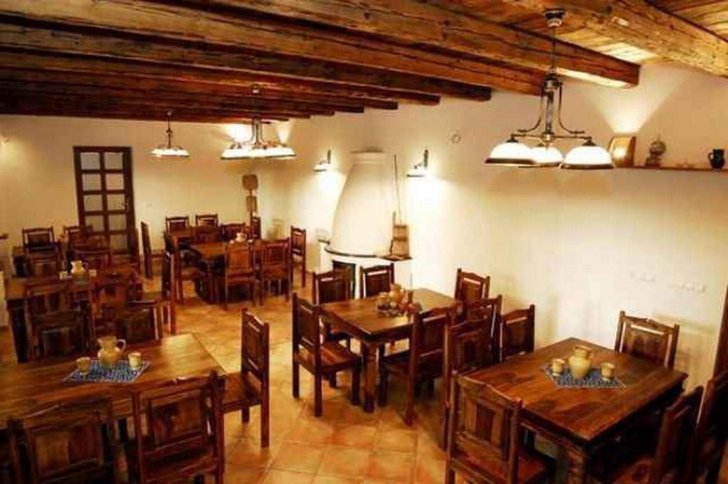 Malomudvar Etterem Cukraszda Panzio Es Rendezvenyhaz Gyongyos Ngoại thất bức ảnh