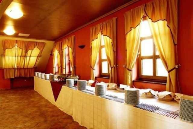 Malomudvar Etterem Cukraszda Panzio Es Rendezvenyhaz Gyongyos Ngoại thất bức ảnh